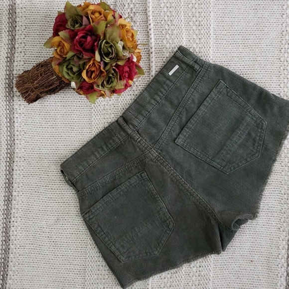 Kendall+Kylie Corduroy Raw Edge Shorts - Picture 4 of 6